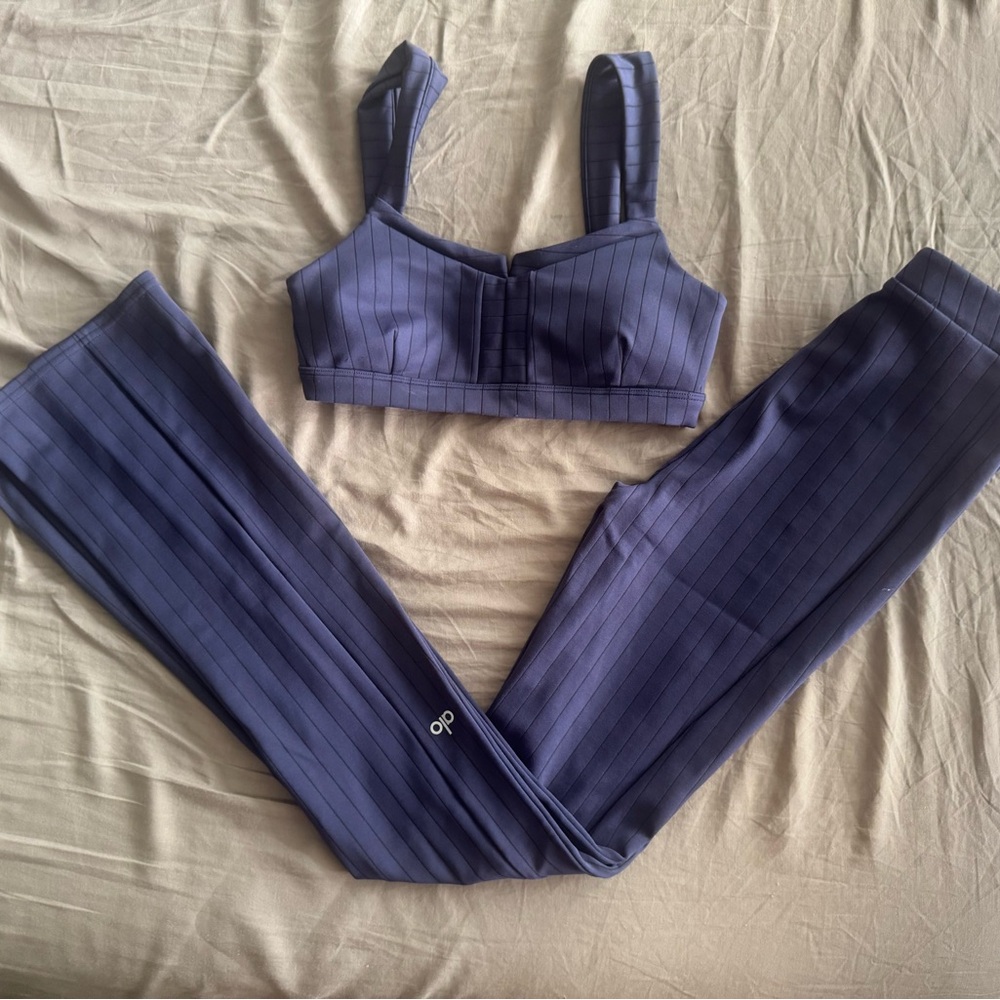 Alo Yoga Set - high waist zip it flares (s) matching sports bra (xs)
